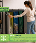 Dettaglio doppia anta dell'armadio raccolta differenziata