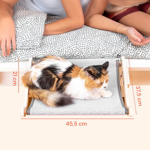 Letto pensile per gatti Puppy Lovers dimensioni precise 45,5x37,5x21 cm con gatto tricolore, misure perfette per comfort felino