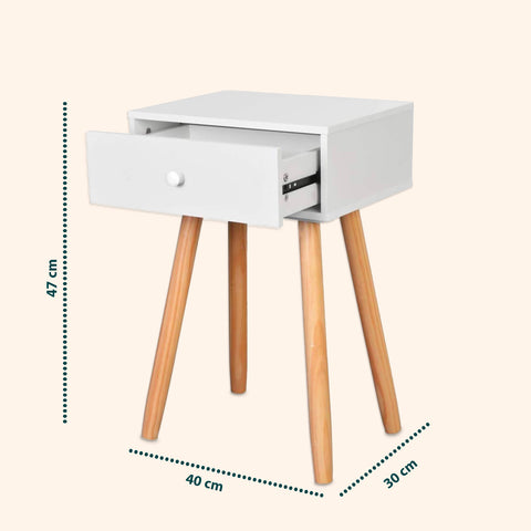 Comodino in bambù bianco con dimensioni complete 47x40x30 cm, altezza 47 cm, larghezza 40 cm, profondità 30 cm, cassetto aperto
