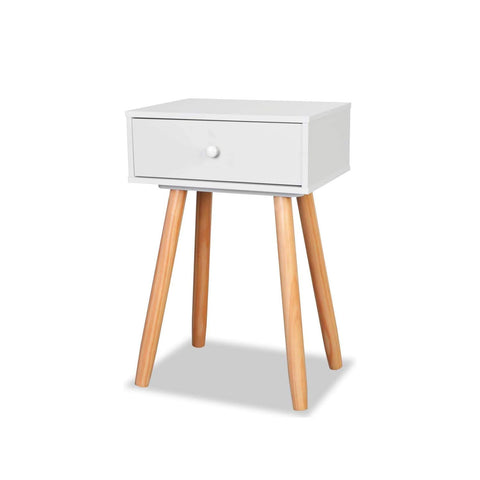 Comodino in bambù bianco completo su sfondo neutro, design pulito con cassetto e gambe in legno naturale