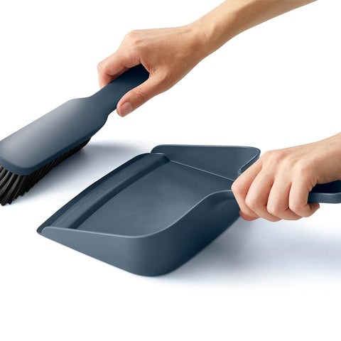 immagine-2-joseph-joseph-set-scopino-e-paletta-con-supporto-da-parete-in-plastica-ean-5028420005486