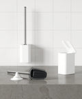 immagine-6-umbra-portascopino-da-parete-e-scopino-bianco-ean-028295405256
