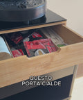 Cassetto Porta Capsule e Cialde in Bambù con ripiano in vetro, compatto con 4 scomparti. Ean 8056819042719