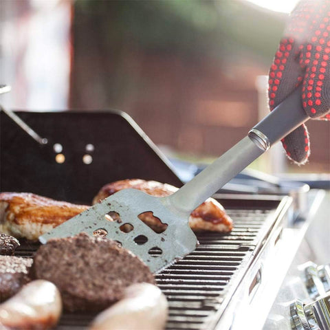Set accessori barbecue versatile per carne, pesce e verdure, ideale per grigliata completa e cucina outdoor