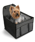 Yorkshire Terrier comodo e sicuro nel seggiolino auto grigio con rete traspirante e apertura frontale per cani piccola taglia