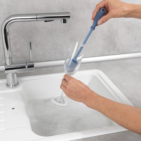 immagine-4-wenko-spazzola-lavabottiglie-in-silicone-blu-25cm-ean-4008838283455