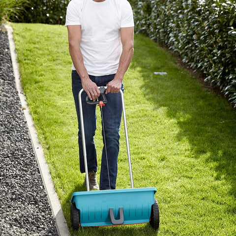 immagine-5-gardena-spandiconcime-con-ruote-l-45cm-125l-ean-4078500033169