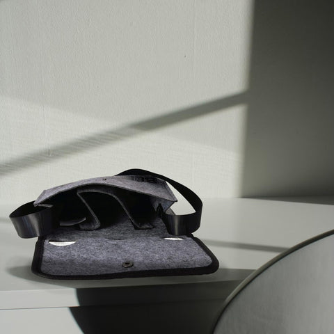 immagine-5-oem-borsa-a-tracolla-porta-birra-in-feltro-21x28cm-grigio-ean-4029811449828