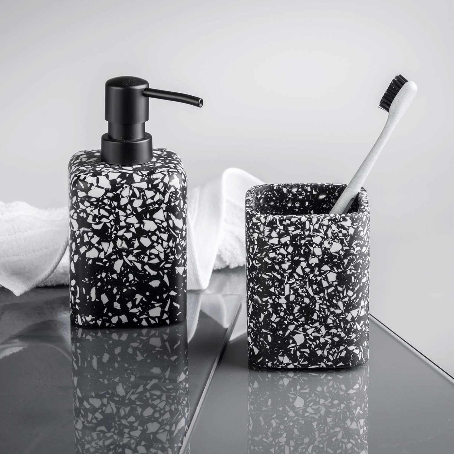 immagine-5-wenko-distributore-di-sapone-terrazzo-nero-dispenser-di-sapone-ean-4008838345610