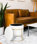 immagine-6-atmosphera-createur-dinterieur-pouf-in-velluto-con-struttura-in-oro-bianco-ean-3560231642679