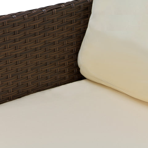 Primo piano dell'intreccio in rattan sintetico marrone di alta qualità, resistente alle intemperie e facile da pulire del divano Zendea